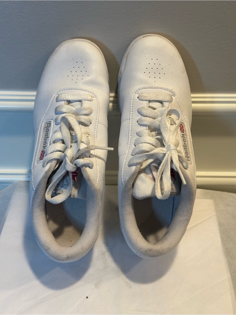 Reebok Classic Women’s White Leather Sneakers size 7.5